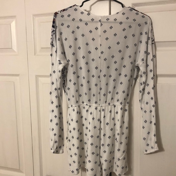 Chloe & Katie woman’s tribal pattern shorts romper. Size M - Picture 5 of 5